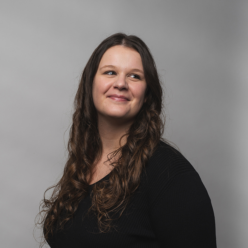 Headshot of Jennifer Kozubek with dark gray background