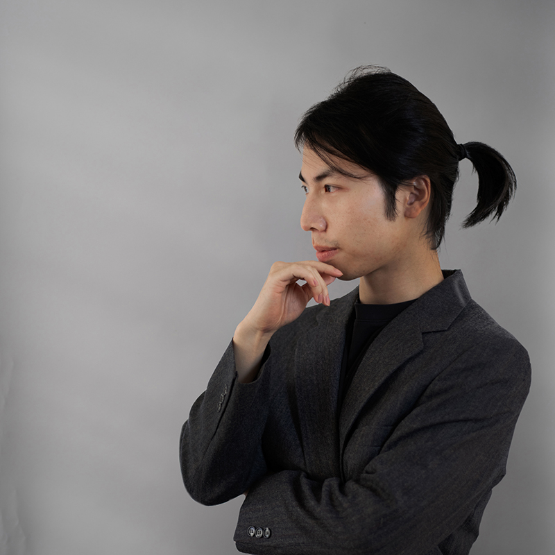 Headshot of Jiewei Li with gray background